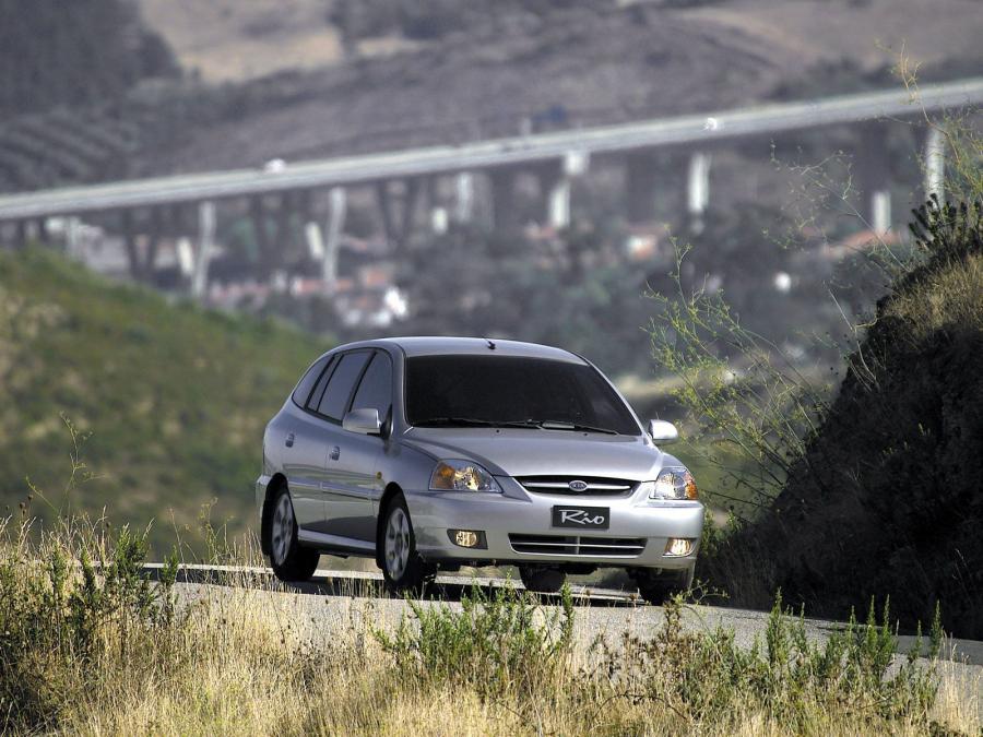  Kia Rio Wagon 2002 года  (фото 10 из 17)